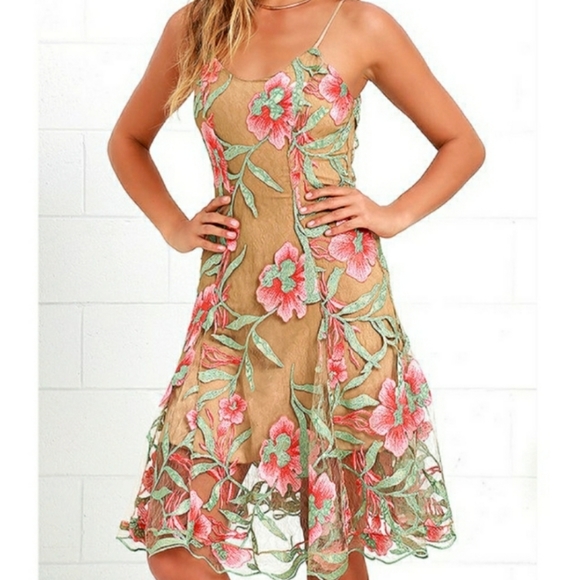 Dress the Population Dresses & Skirts - Dress The Population Floral Embroidered Mini Dress